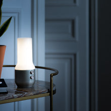 Lade das Bild in den Galerie-Viewer, LED Lampe mit eingebauten Sound