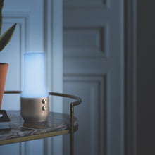 Lade das Bild in den Galerie-Viewer, LED Lampe mit eingebauten Sound