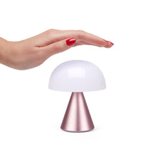 Lade das Bild in den Galerie-Viewer, Mina M LED Lampe