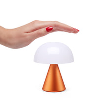 Lade das Bild in den Galerie-Viewer, Mina M LED Lampe