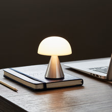 Lade das Bild in den Galerie-Viewer, Mina M LED Lampe