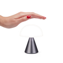 Lade das Bild in den Galerie-Viewer, Mina M LED Lampe