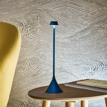 Lade das Bild in den Galerie-Viewer, LED Tischlampe
