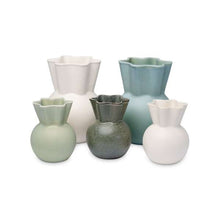 Lade das Bild in den Galerie-Viewer, Vase, geschwungene Oberseite, Hellblau
