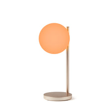 Lade das Bild in den Galerie-Viewer, LED Lampe
