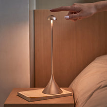 Lade das Bild in den Galerie-Viewer, LED Tischlampe

