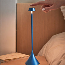 Lade das Bild in den Galerie-Viewer, LED Tischlampe
