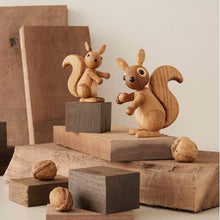 Lade das Bild in den Galerie-Viewer, Hazel
