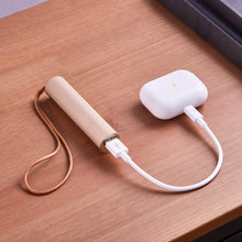 Lade das Bild in den Galerie-Viewer, Fine Tube Power Bank 2
