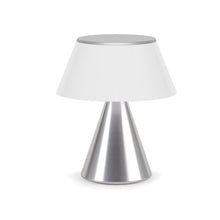 Lade das Bild in den Galerie-Viewer, Luma M Tragbare LED Lampe
